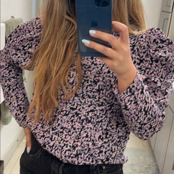 Shoulder pad flower blouse - Picture 3 of 3